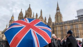 JS114454276_wwwalamycom_London-UK-23-November-2016-Pro-Brexit-supporters-stage-a-rally-outside-Par-large